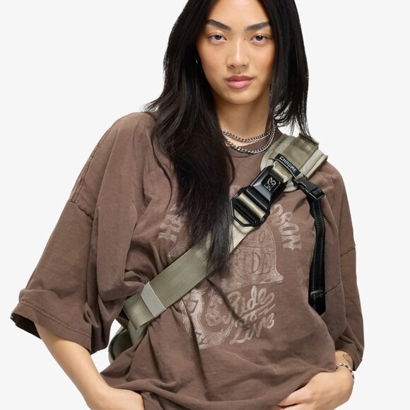 Chrome Industries Kadet Sling Bag, Small Messenger Bag - Picture 4 of 5